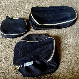Itzy ritzy black packing cubes x3